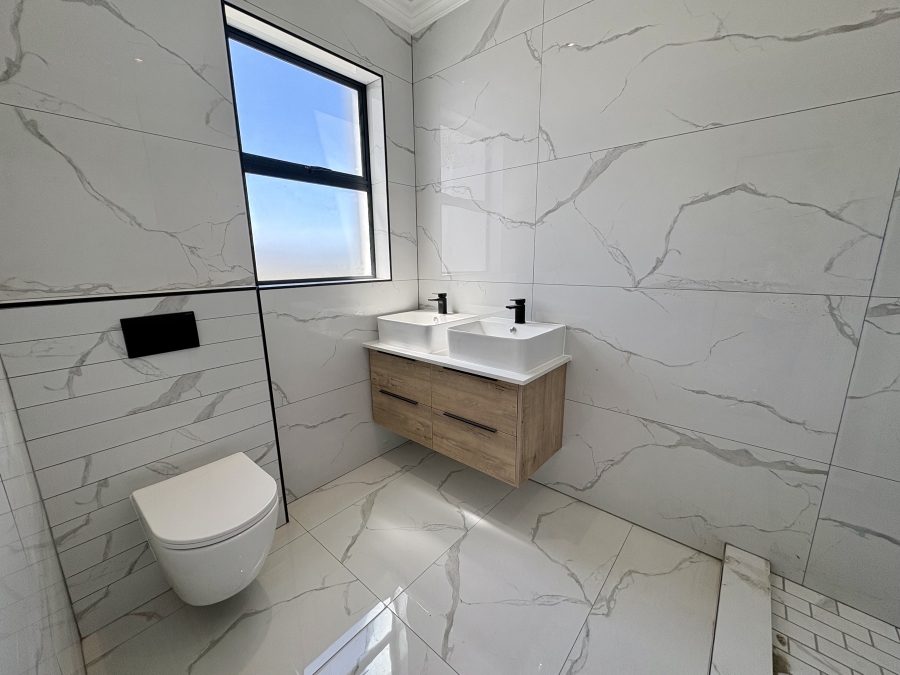 4 Bedroom Property for Sale in Sandown Western Cape